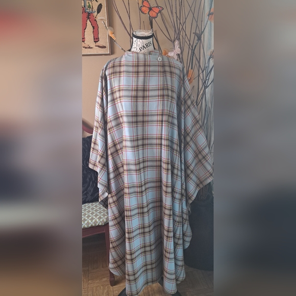 Dalkeith vintage long poncho/wrap 🥰 one size - Picture 1 of 10